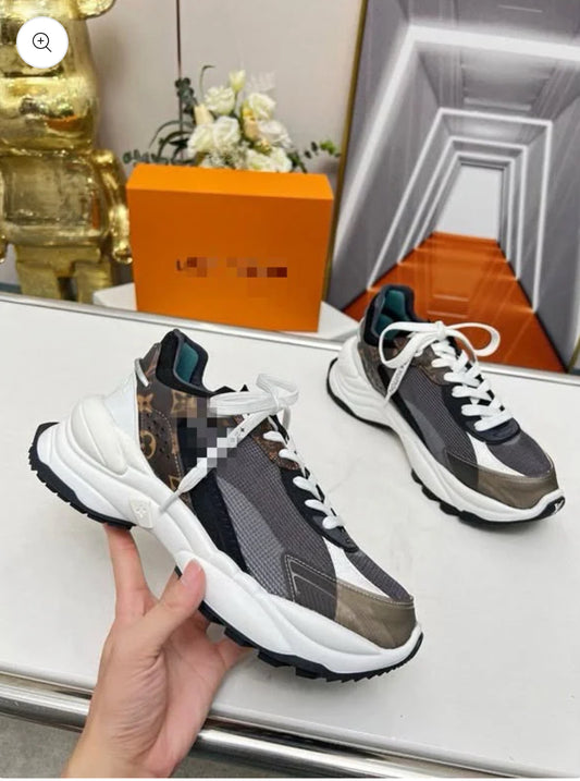 Brown lv trainers